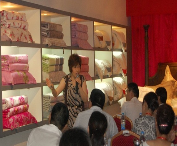 達達創(chuàng )遠對艾伊家紡員工進(jìn)行培訓