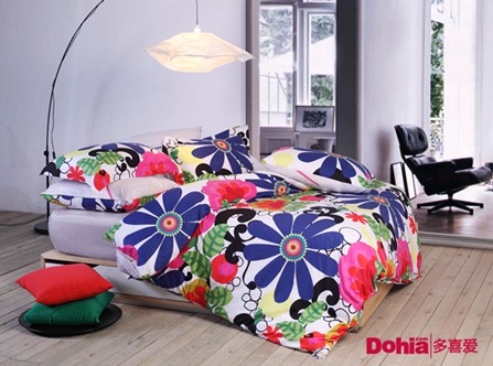 ϲ(i)ƷУɫ֮;L(fng)д