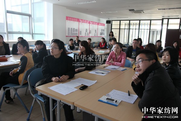 紫羅蘭開(kāi)展第七屆加盟商培訓