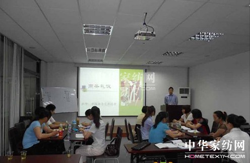 貝多絲開(kāi)展導購員知識專(zhuān)業(yè)培訓