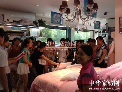 PʢҼ2012L(chng)Ӗ(hu )(yng)վAM(mn)ɹ