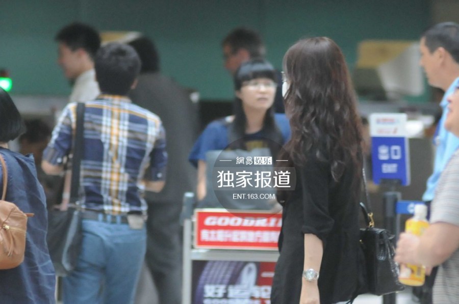 wޱyŮFC(chng)͵ķ_(ki)