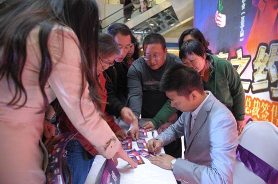 zҼͬBOXҊ(jin)(hu )pϲƷAM(mn)Ļ