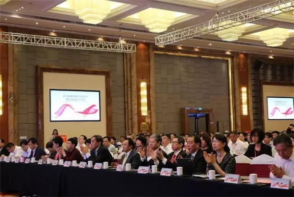 r(sh)пƼcf(xi)ͬ(chung  )¡ (tng) (tng)ЇbI(y)һ(dng)ߺϽzI֮·a(chn)I(y)ӕ(hu )ϵ